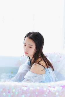 小丹裸睡我进小丹房第一章